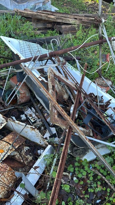 Compro sucata faço recolha limpeza de garagem terrenos etc