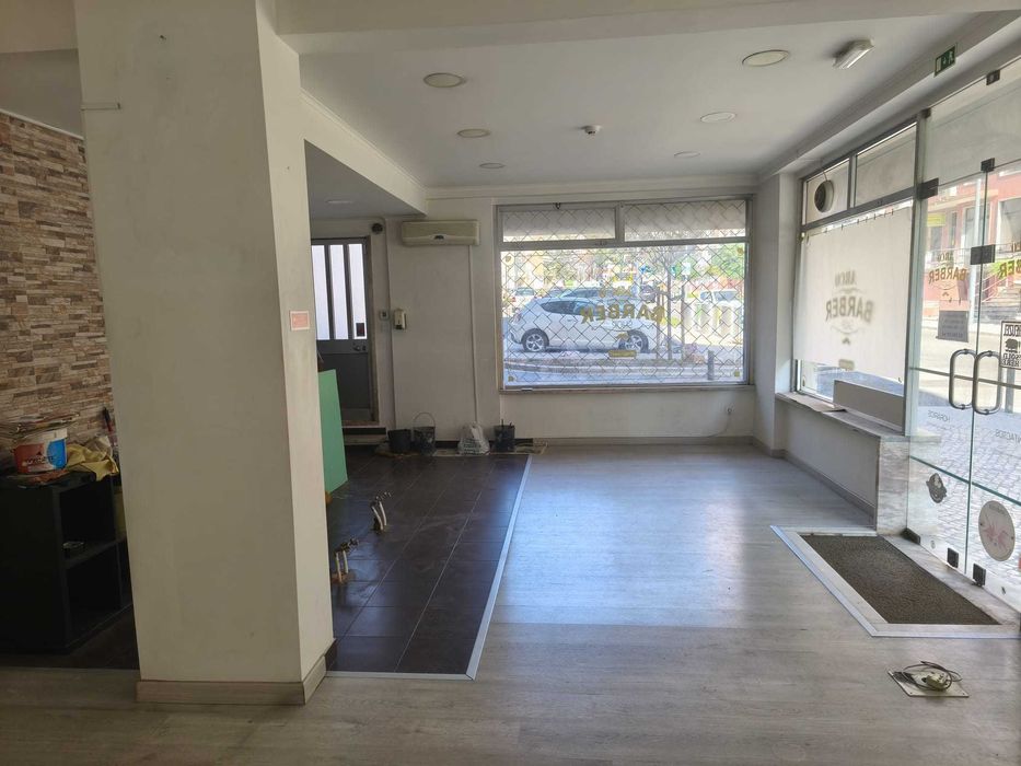 Loja para Venda no Cacém bem localizada com 75m2 em 2 pisos
