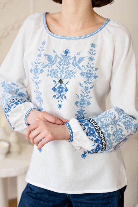 Біла жіноча вишиванка з довгим рукавом «Дивоптахи»