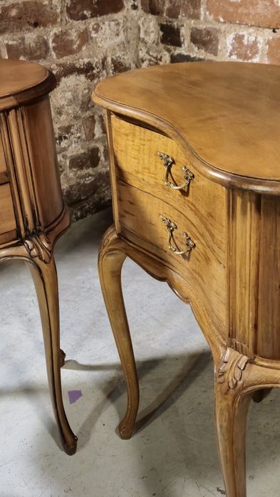 Nr. 901   Stylowe konsolki na kabriolowych nóżkach