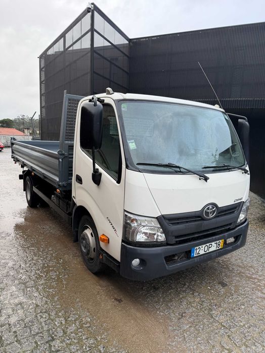 Carrinha toyota dyna tribasculante 7.5t