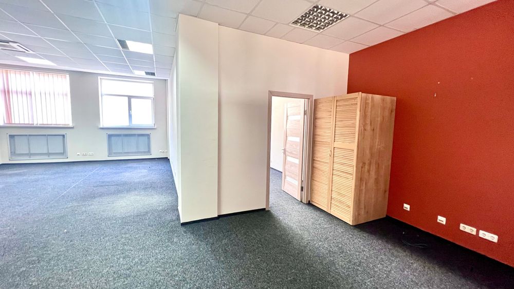 Продаж БЦ у центрі / 5300 м² з паркінгом, ціна нижча ринку