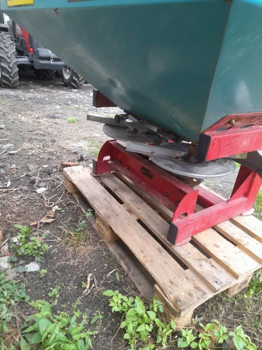 Sprzedam rozsiewacz nawozu 600 l