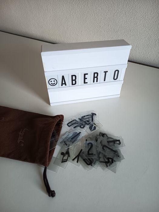 Mostrador de mensagem luminoso