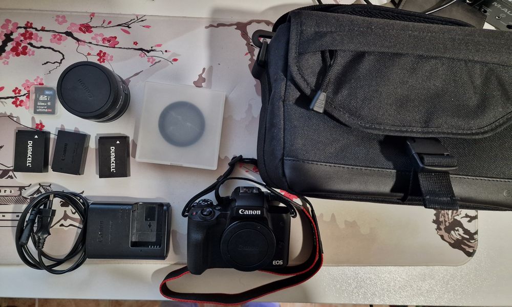 Câmera Canon EOS M50 Mark II + Lente EF-M 15-45mm f/3.5-6.3+Acessórios