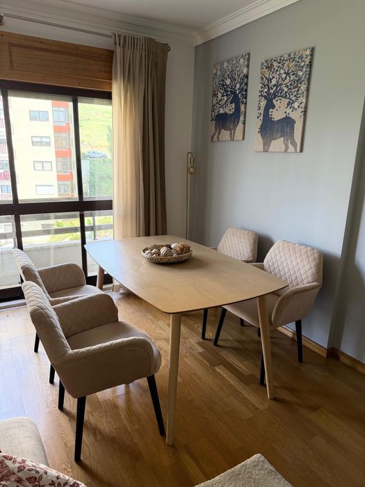 Conjunto de mesa + cadeiras