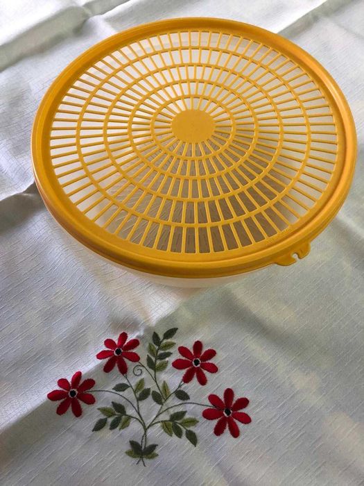 Caixas e taças Tupperware425722970626467844