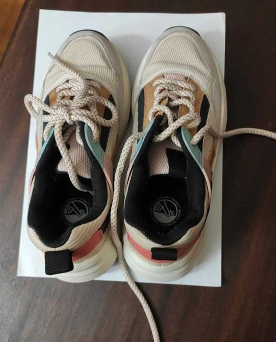 Sapato/Tênis - Praticamente Novo