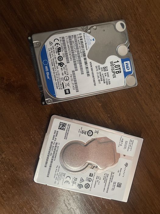 HDD 2.5 1tb / SSD NVMe 256gb