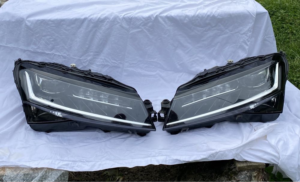 Фара Škoda Superb