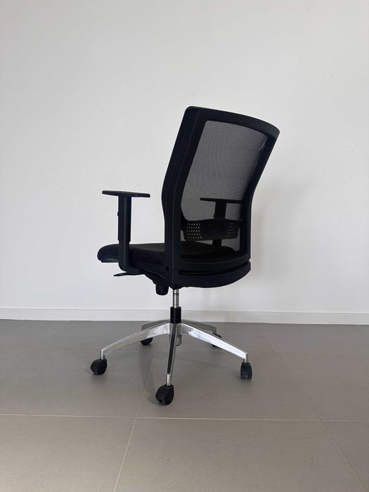 Lote de 22 Cadeiras de Escritório Ergonómicas (Malha Respirável e Base em Alumínio)