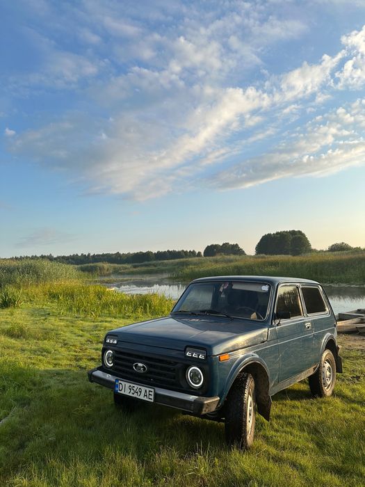 Автомобіль Нива 21214