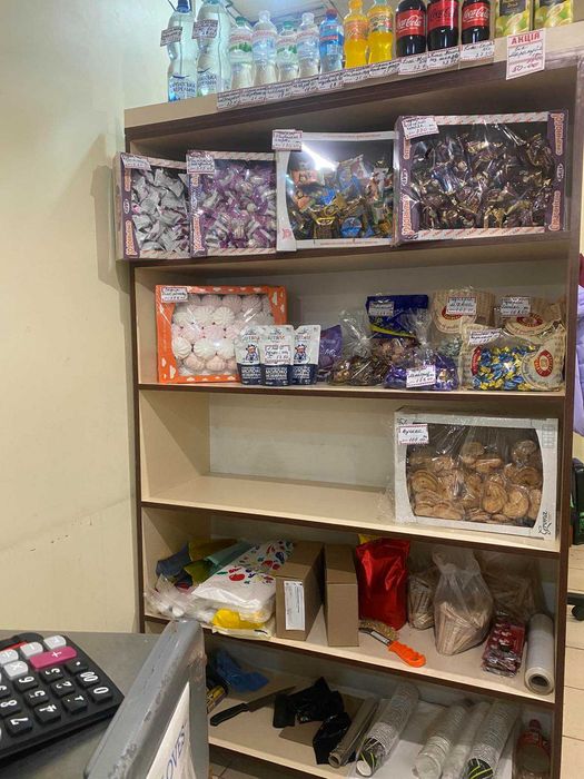 Холодильна вітрина, морозильний ларь, стелажі, ваги, касова тумба Б/У