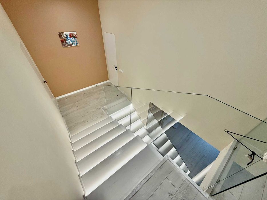 Двоповерховий Будинок З Ремонтом ТА Меблями, 10 КМ Від ЦЕНТРУ МІСТА