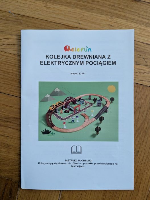 Duży zestaw drewnianych torów dla pociągów