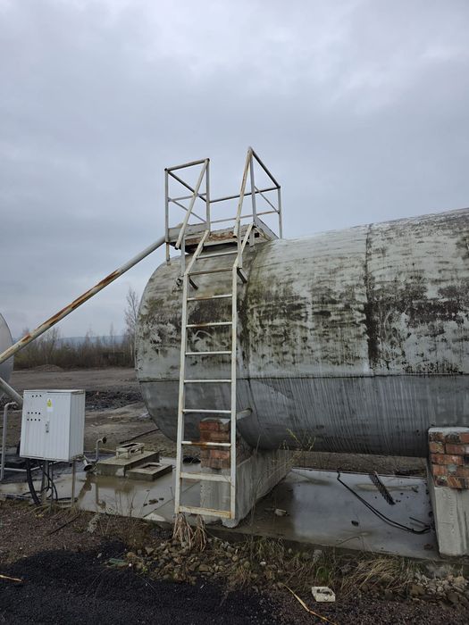 Ємності  67кубові ,26кубові.