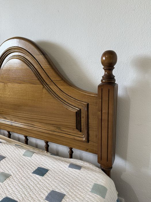 Cama individual em pinho