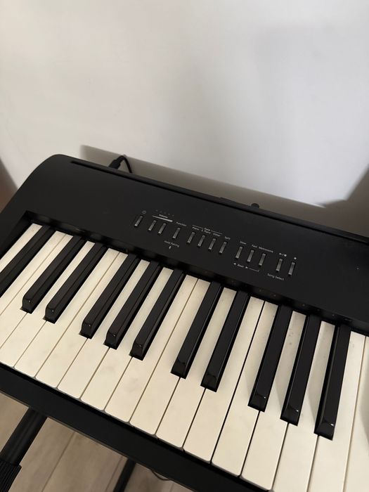 Piano semi profissional preto