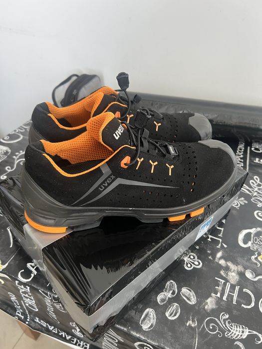 Buty robocze Uvex . 45