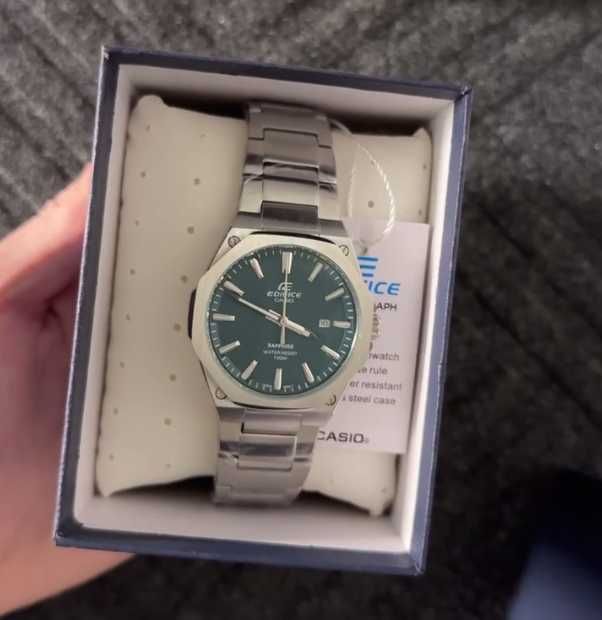 Стильні годинники Casio Edifice