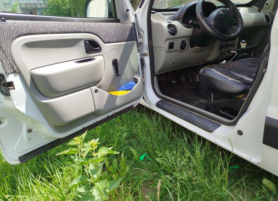 Рено Кенго пасажир по документах