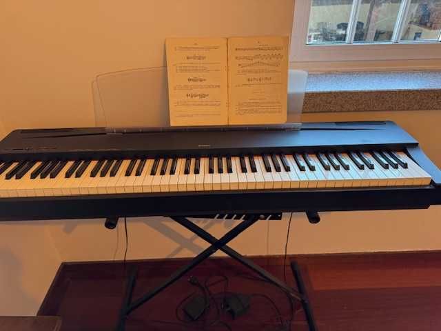 Piano eletrónico YAMAHA P-70