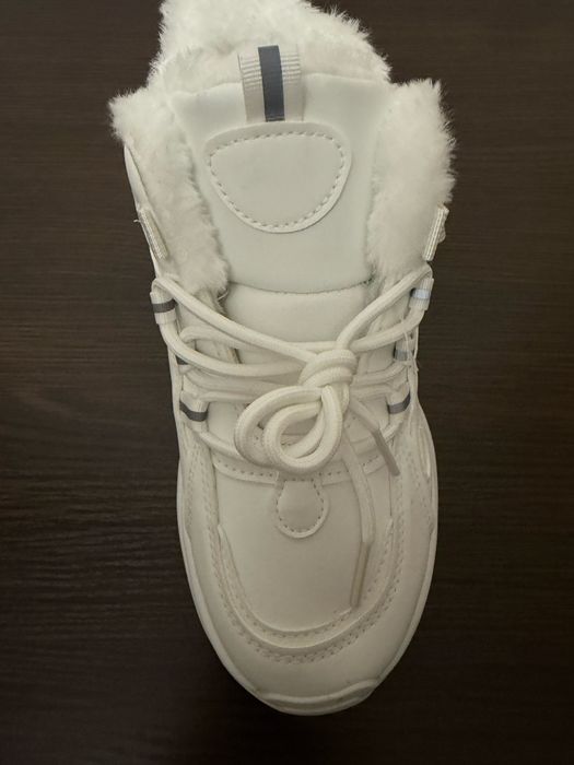 Продаю кроссовки