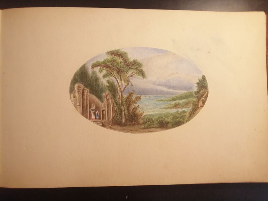 Álbum Antigo com Desenhos