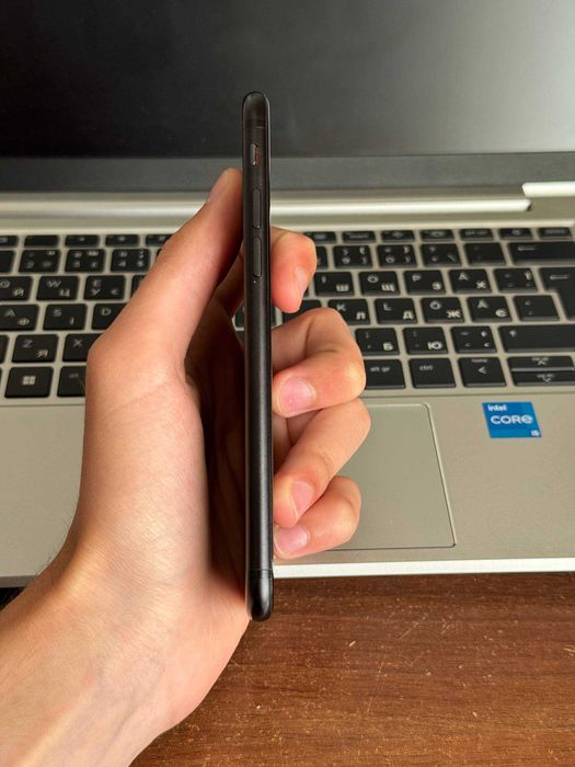 iPhone 7 128GB Black (Neverlock) в хорошому стані.