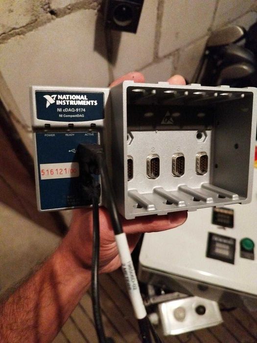 National Instruments NI cDAQ-9174 CompactDAQ 4-slot USB