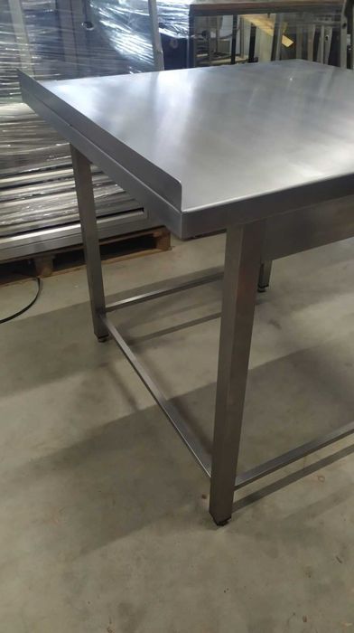 Stół roboczy ze stali  (86x89x85)