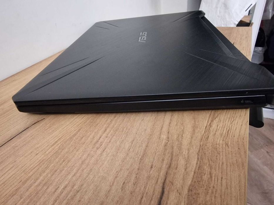 Asus Tuf Gaming FX505D/IPS/Ryzen 5 3550H/16GB/256SSD/GTX1050