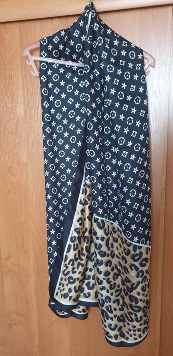 Chusta bialo czarna z panterką wiosenna