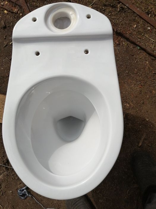 Продам унитаз новый в упаковке.