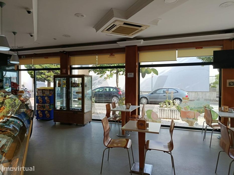 Pastelaria e Padaria com fabrico próprio, para trespasse, em Esgueira,