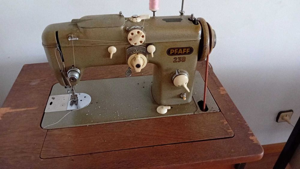 Máquina  de Costura PFAFF 230