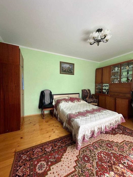 продаж великого будинку Крихівці