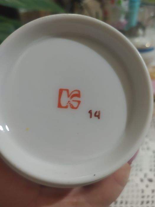 Продам вазу Шиповник,времён СССР
