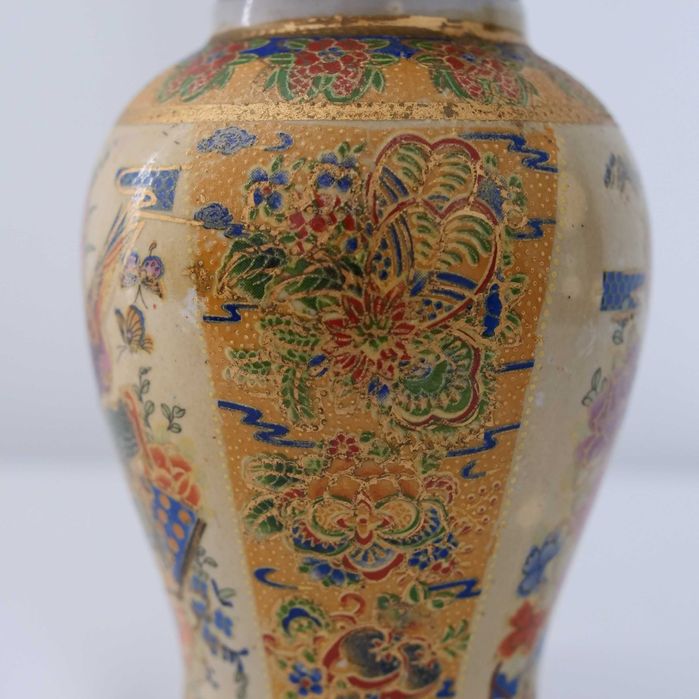 Pote ao estilo Satsuma em porcelana oriental