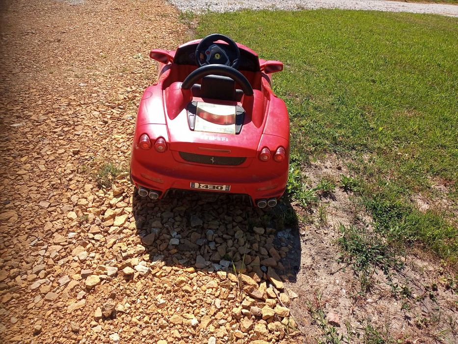 Auto na akumulator ferrari