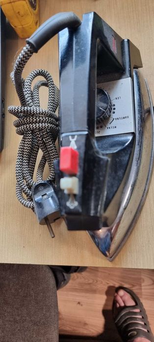 Stare żelazko elektryczne PRL – bakelit, sprawne, vintage