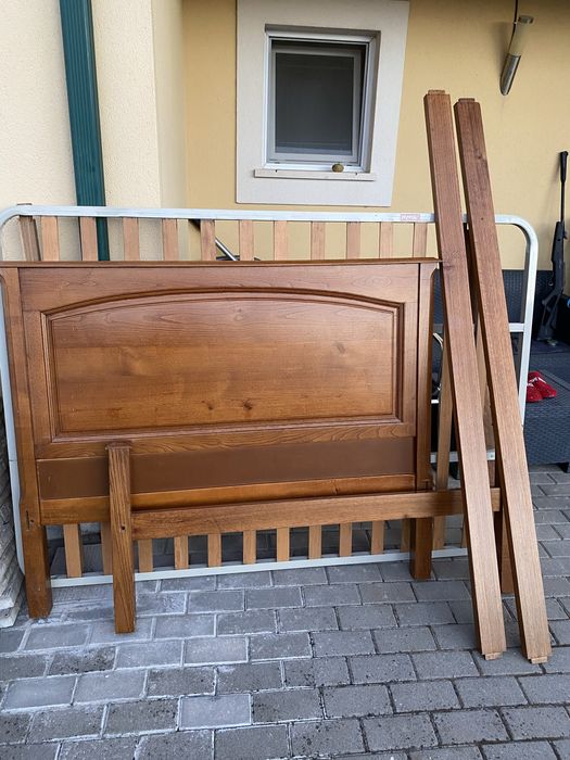 Cama completa madeira. Comprimento 1,85 cm e largura 1,35 cm