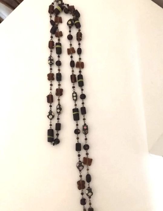 Colar fio grande Pedra Dura castanho