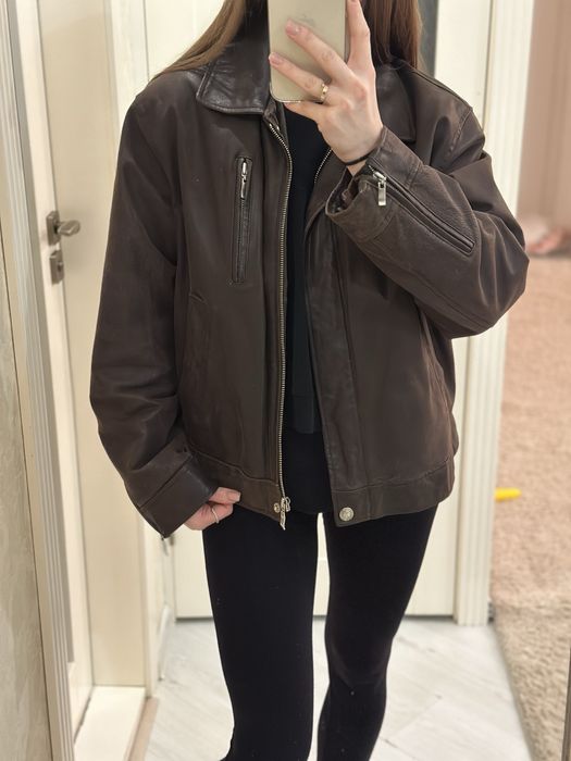 Шкіряна куртка в шоколадному кольорі