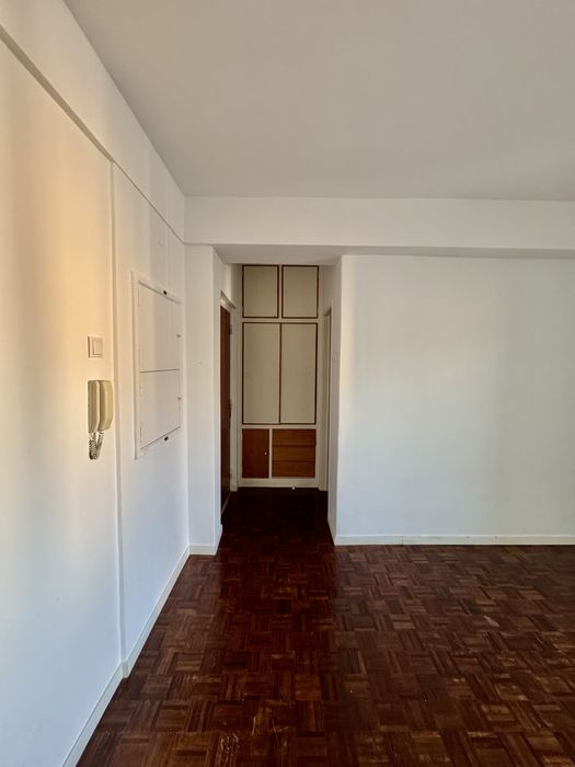 Estúdio T0 na Reboleira com Excelente Localização – 7.º Andar