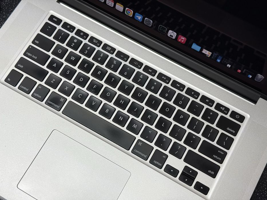 Apple Macbook Pro 15 2015/i7/16gb/512ssd/R9 M370X