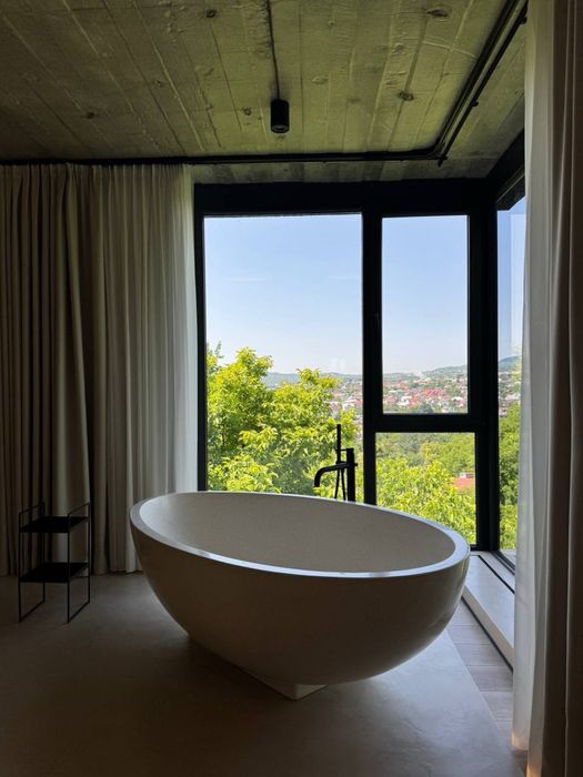 Продаж будинку з басейном ЦЕНТР поруч з театром