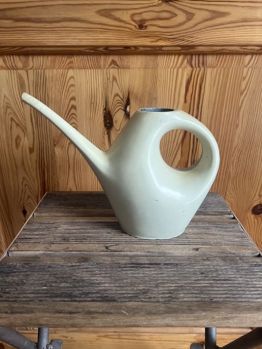 Sprzedam niebiesko białą  konewkę PRL, vintage , lata 60 te