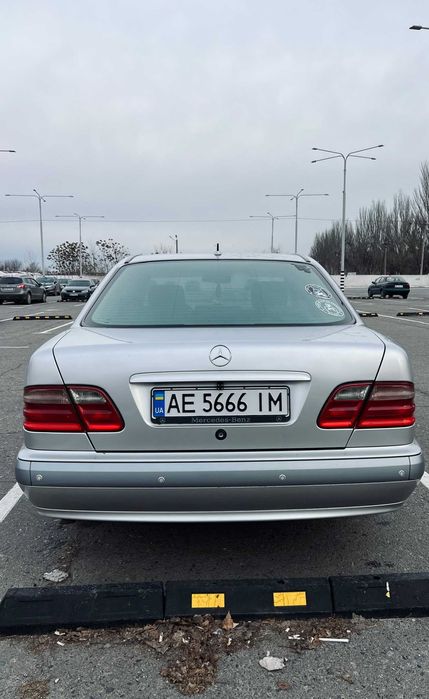 Mercedes-Benz E-class W210