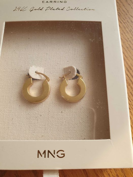 сережки від бренду Mango
